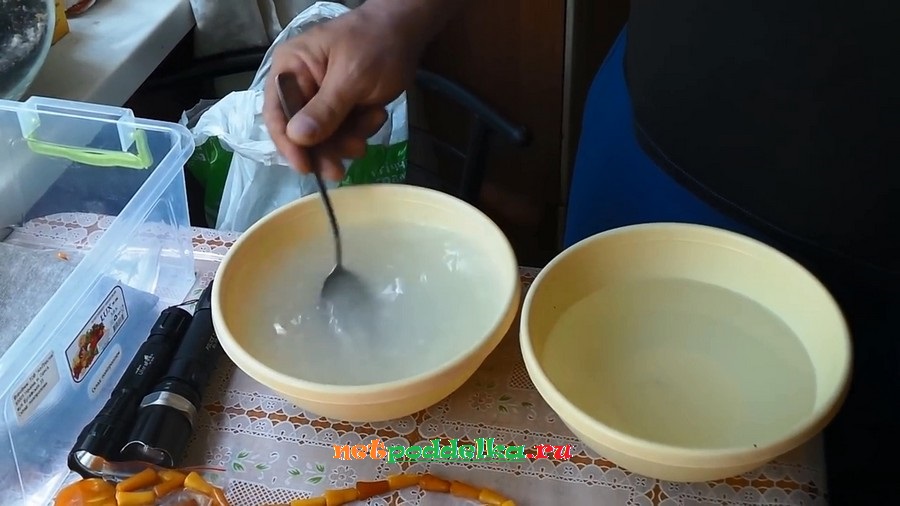 Подготовка к эксперименту как проверить янтарь в соленой воде